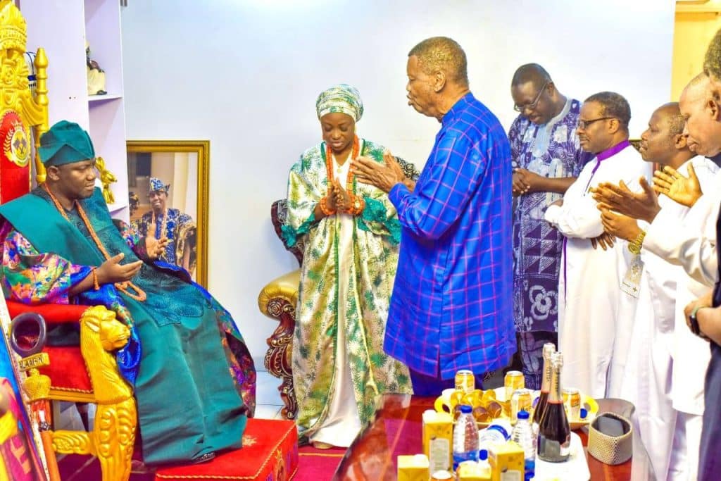 Pastor EA Adeboye visit alafin of oyo