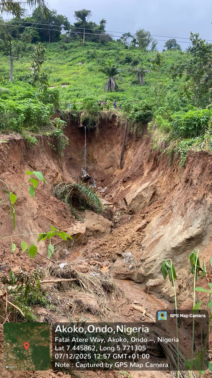 ONDO STATE GOV’T SWINGS INTO ACTION AS HON. WELLINGTON ADEBAWO LEADS TEAM TO ASSESS LANDSLIDE IN AKOKO SOUTH-WEST [PHOTOS]